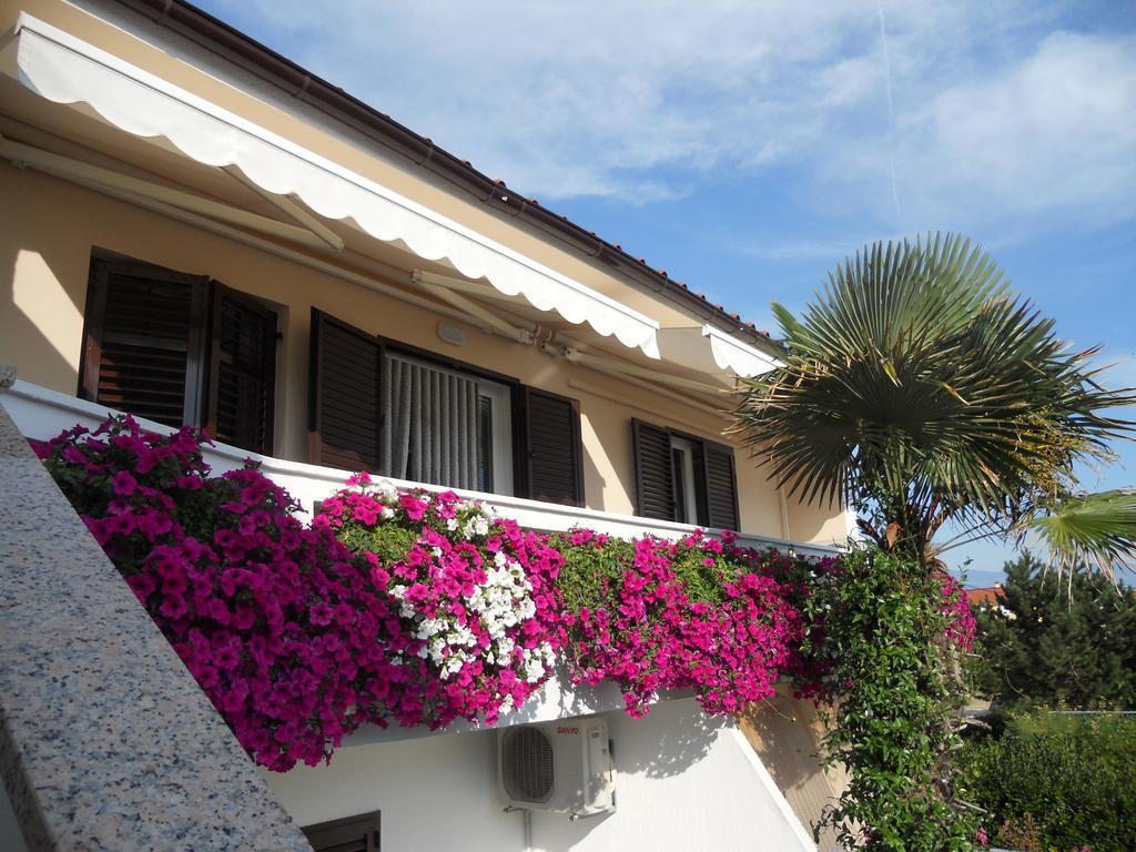 Apartments Mihalic Baska  Luaran gambar